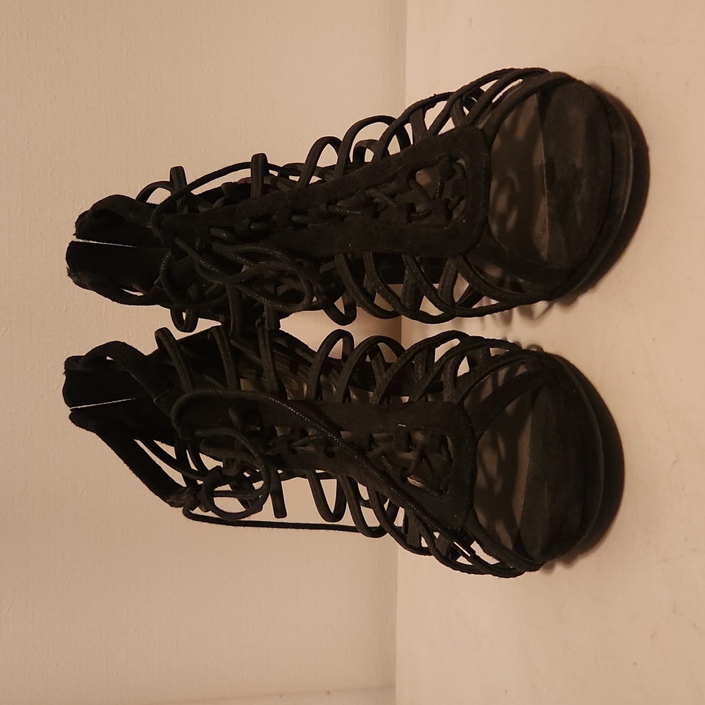 Mpo black heels